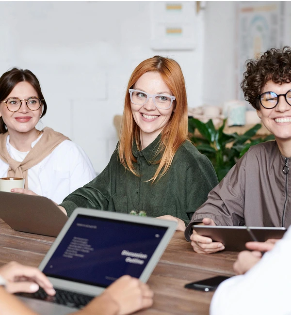 Hölgy marketing kurzust hallgat